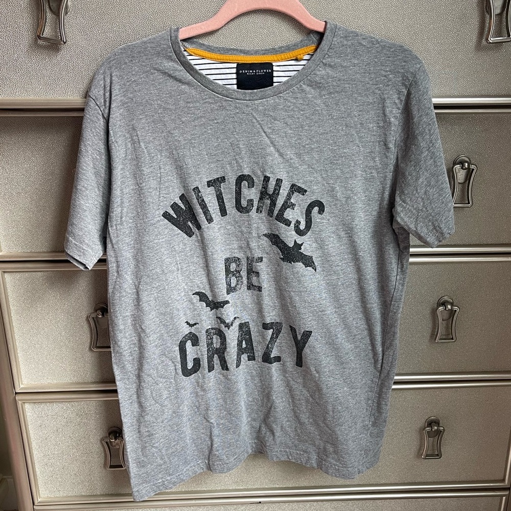 Denim & Flower | Halloween witch graphic tee size M
